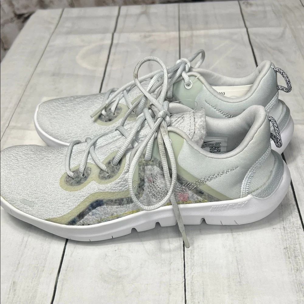 WMNS NIKE FLEX 2021 RN PURE PLATINUM/METALLIC SILVER-WOLF GREy SZ -8